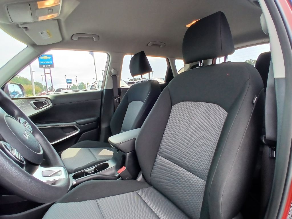 2023 Kia Soul LX photo 13