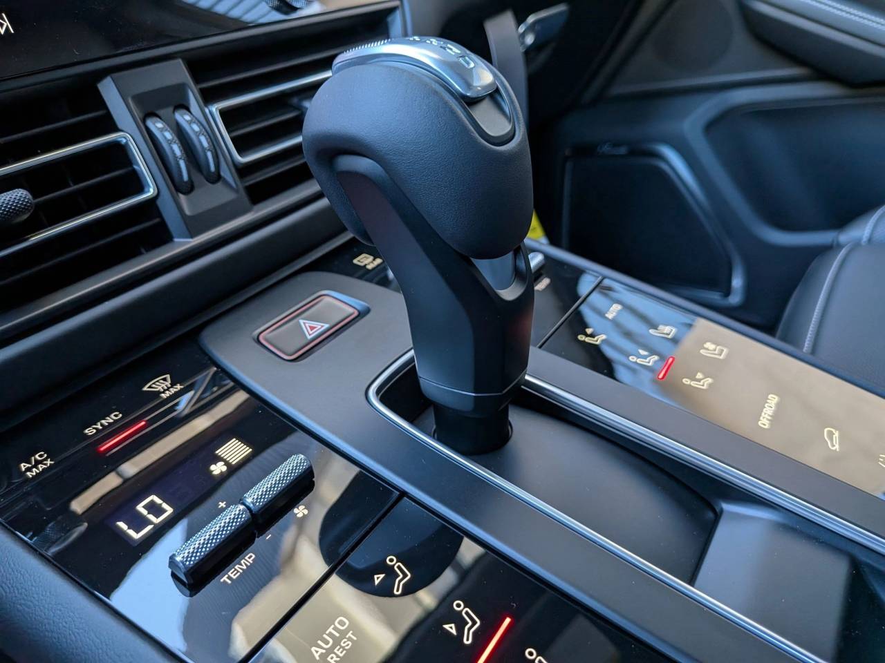 2025 Porsche Macan GTS photo 13