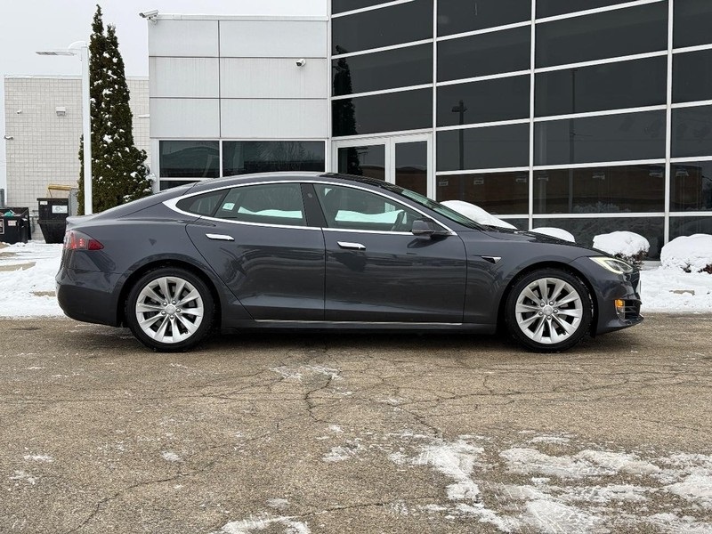 Used 2018 Tesla Model S 75D with VIN 5YJSA1E20JF274792 for sale in Milwaukee, WI