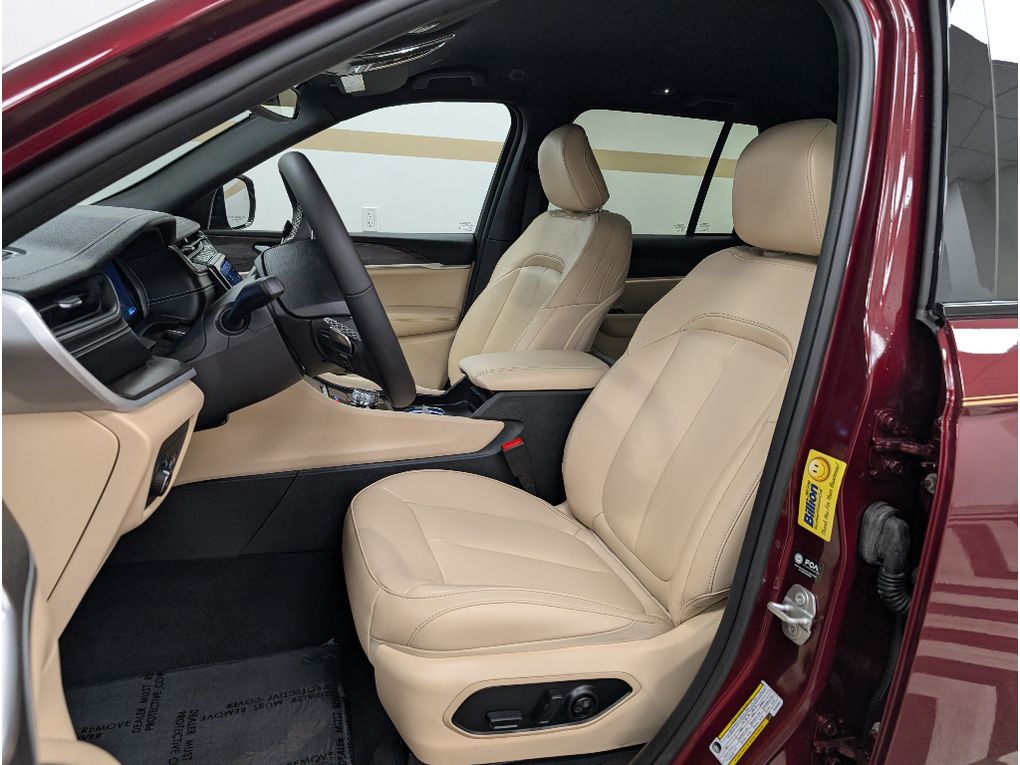 2024 Jeep Grand Cherokee Limited photo 4