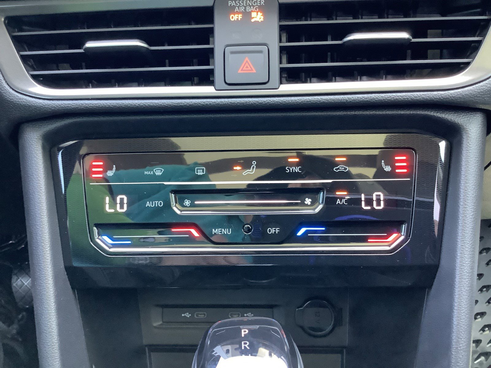 2025 Volkswagen Taos SE photo 20