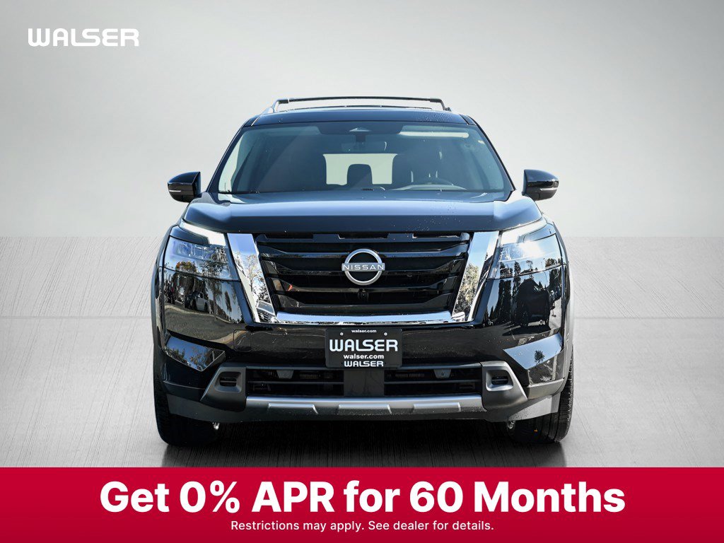 2025 Nissan Pathfinder SL photo 2