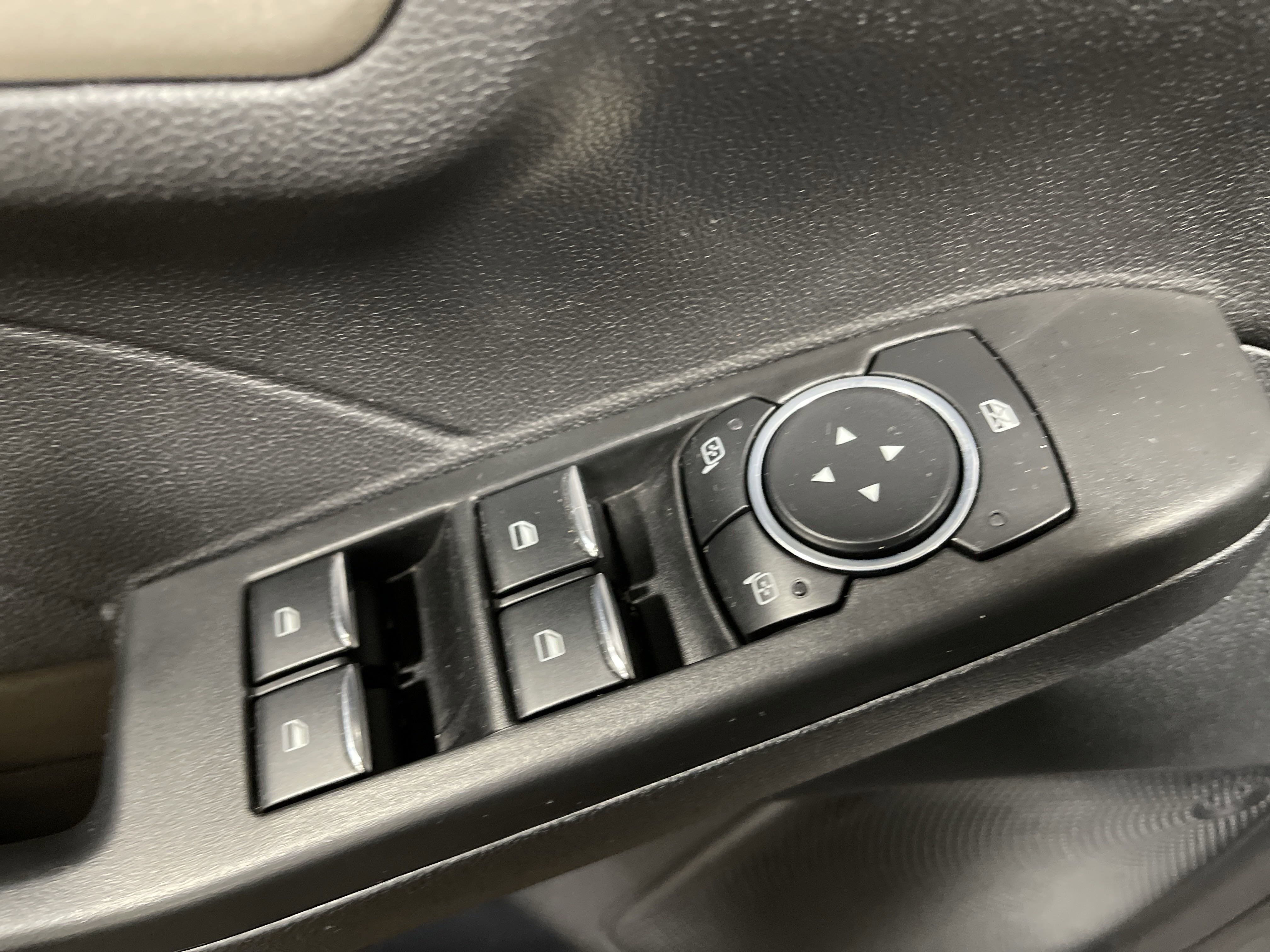 2022 Ford Escape SE photo 2