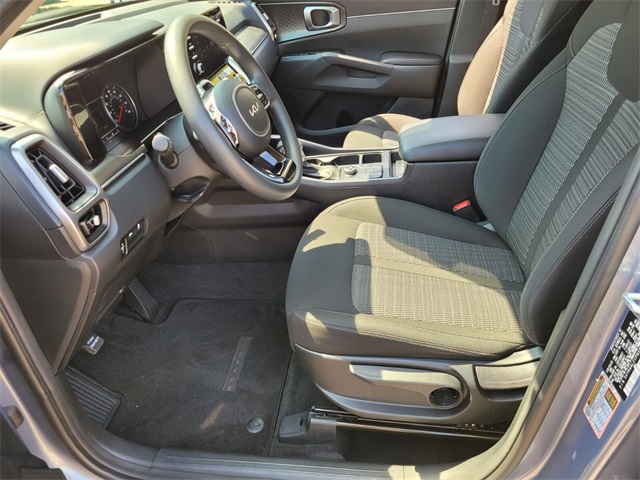 2023 Kia Sorento LX photo 9