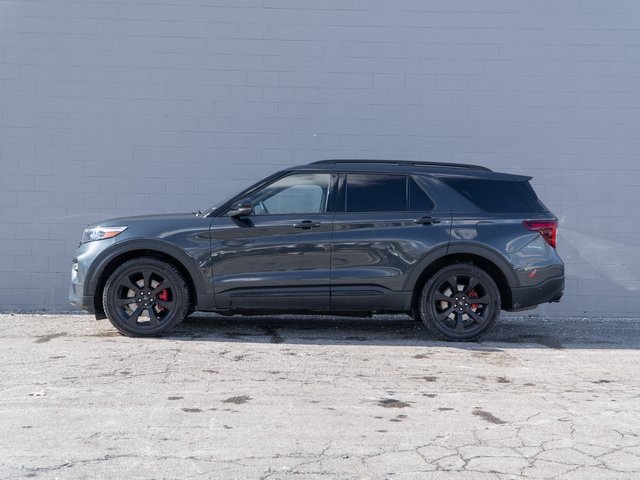 2022 Ford Explorer ST photo 2