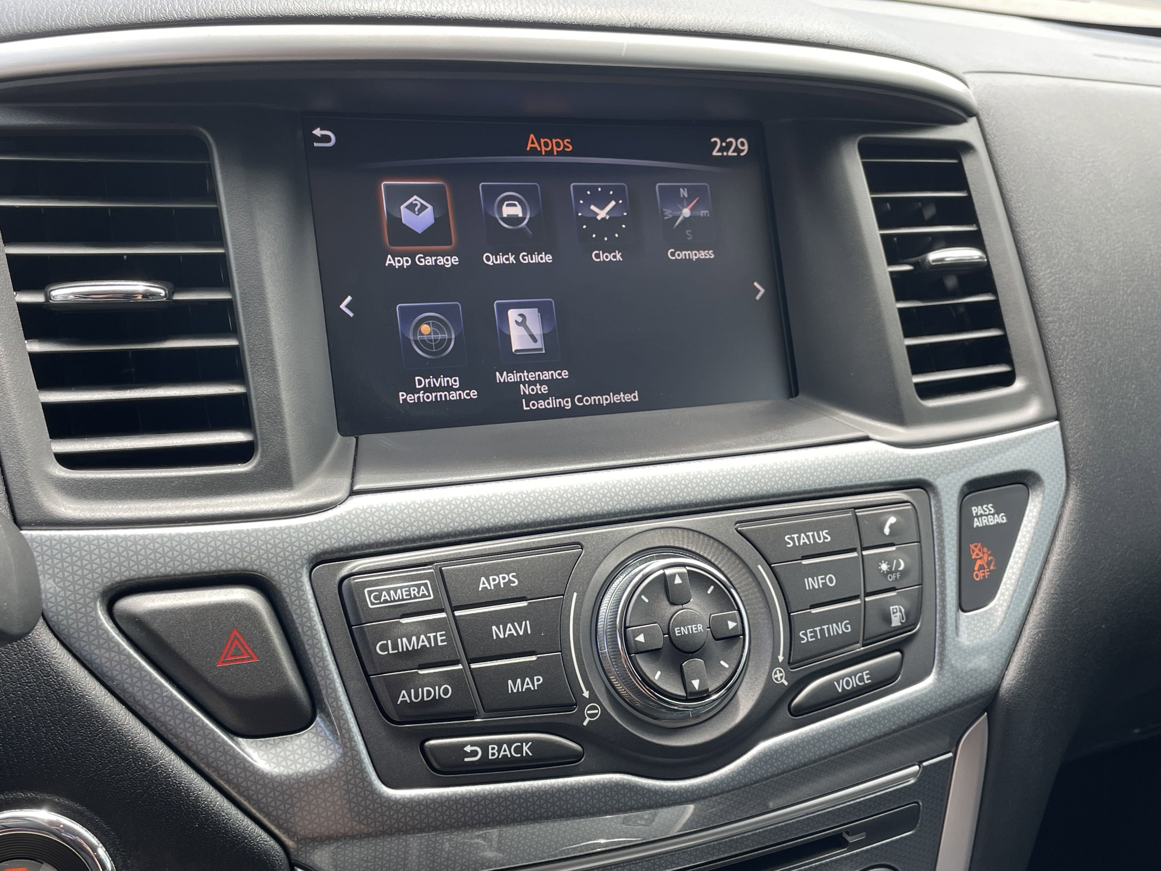 2018 Nissan Pathfinder LE photo 15