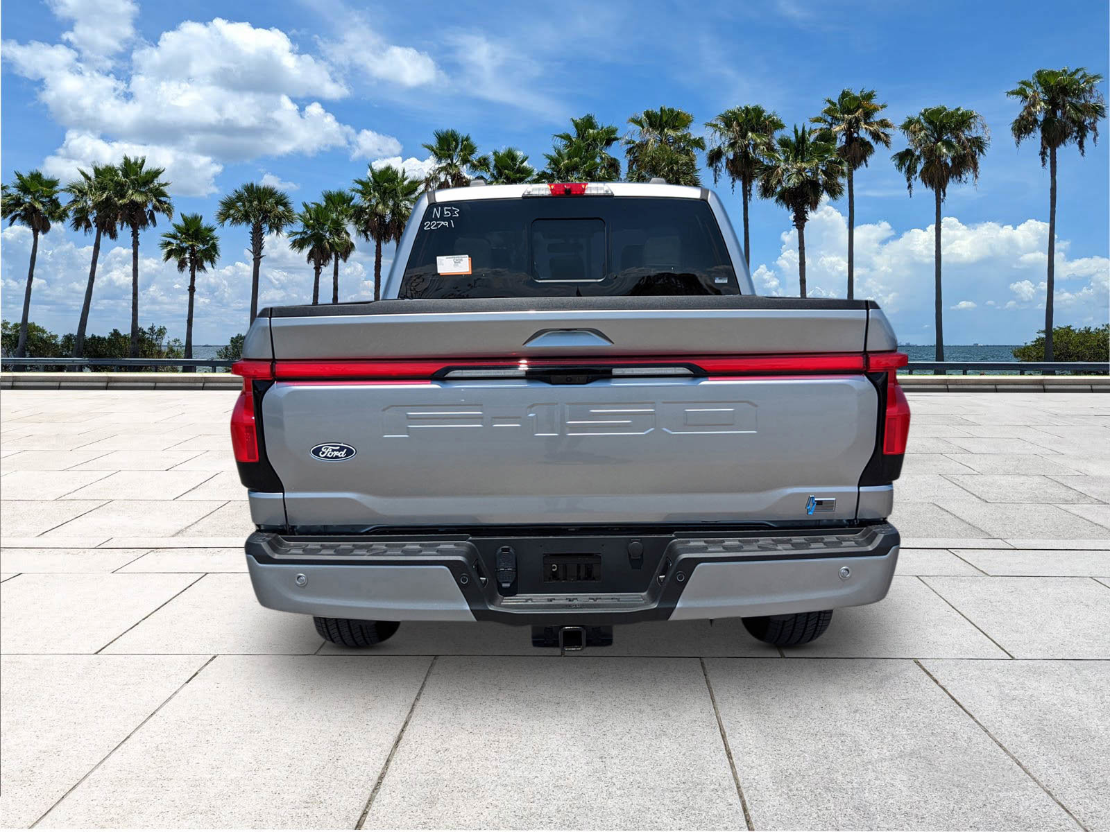 2025 Ford F-150 Lightning Platinum photo 7