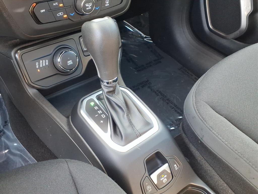 2023 Jeep Renegade Latitude Upland photo 12