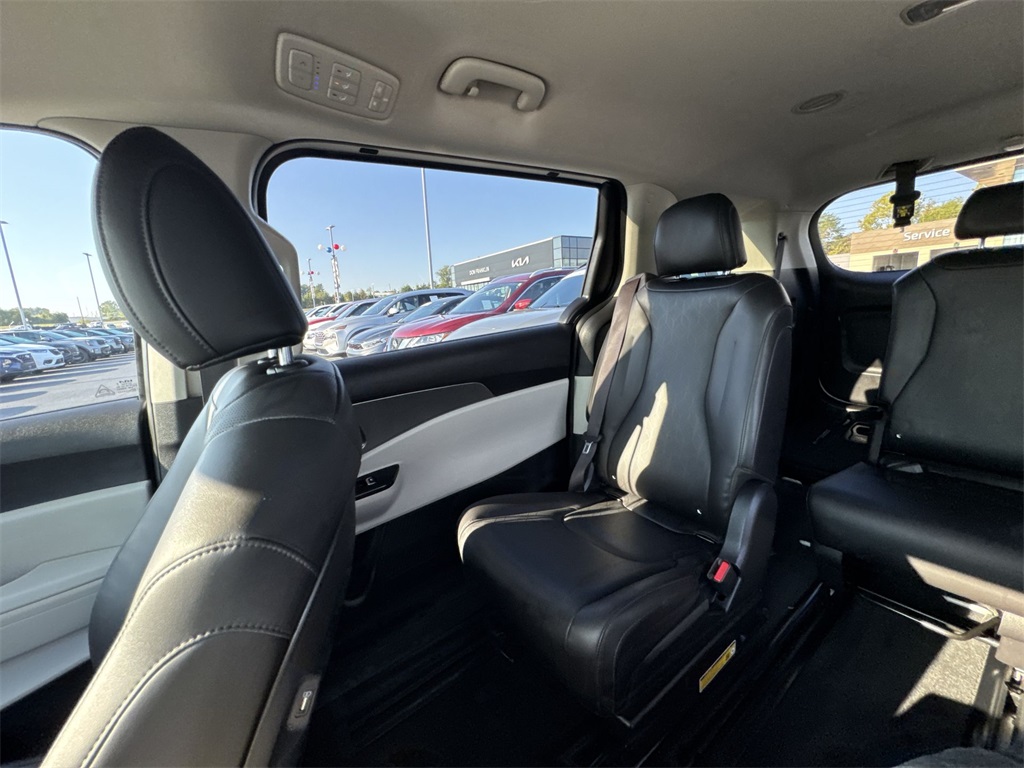 2024 Kia Carnival LX photo 12