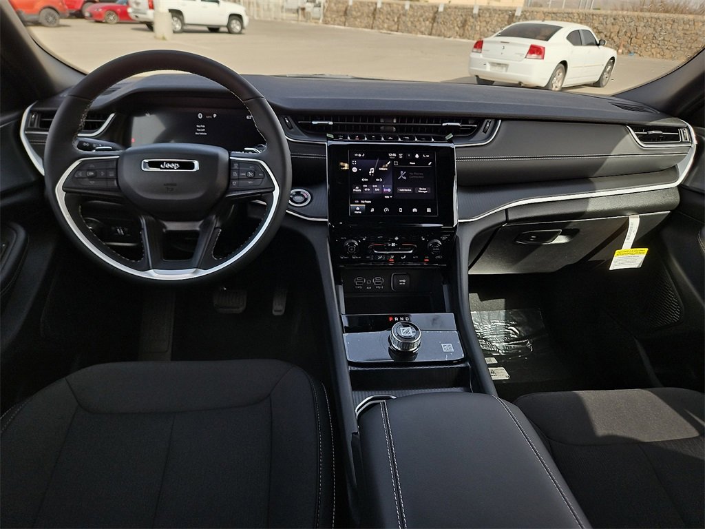 2025 Jeep Grand Cherokee Laredo X photo 10