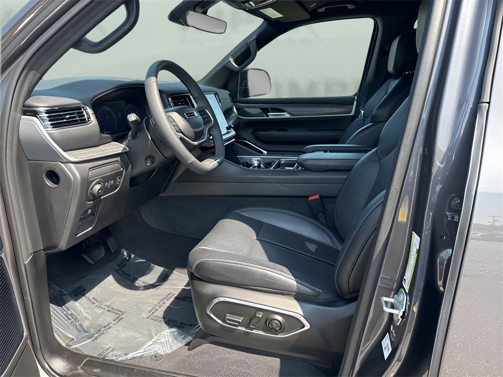 2024 Jeep Wagoneer L Series II photo 9