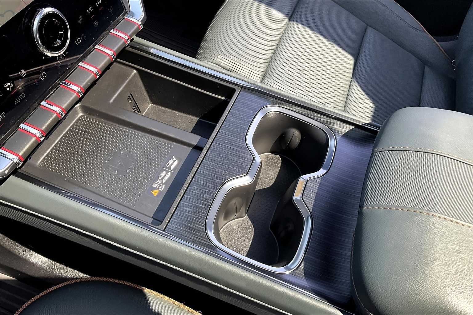 2024 Gmc Acadia AT4 photo 18