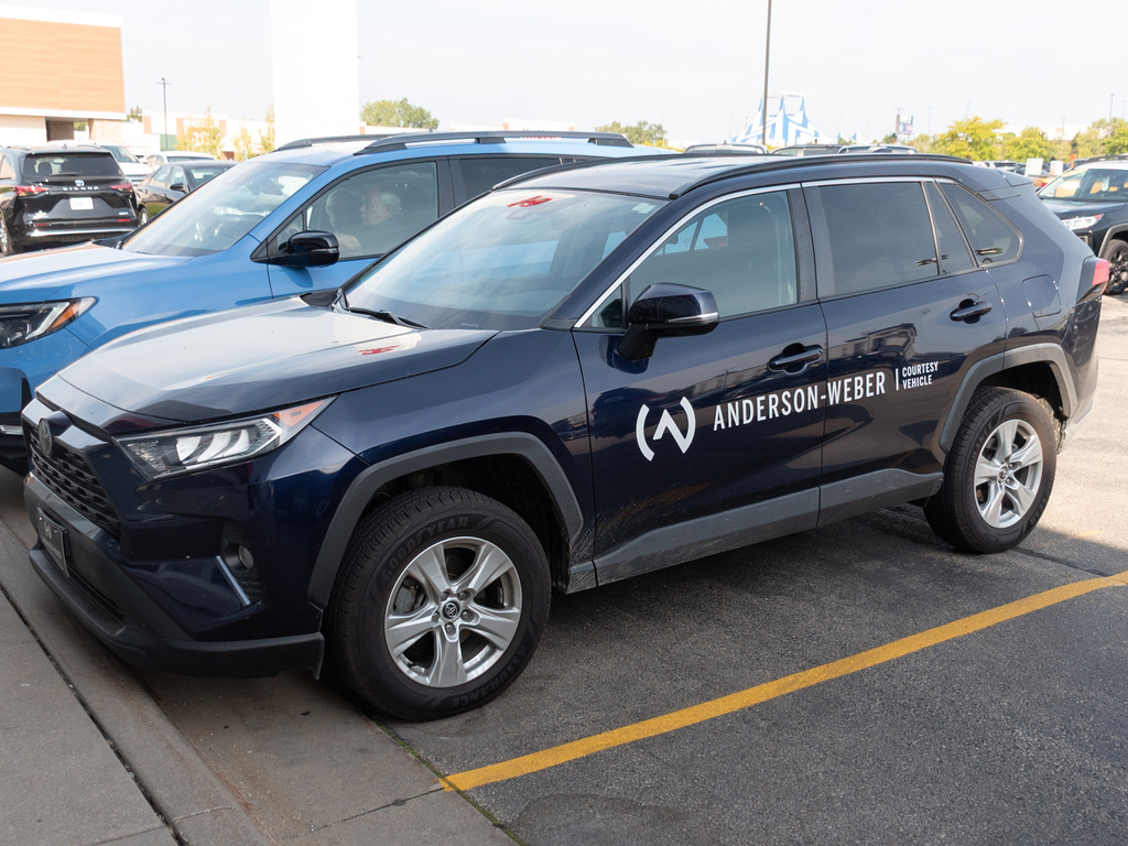 2020 Toyota RAV4 XLE photo 2