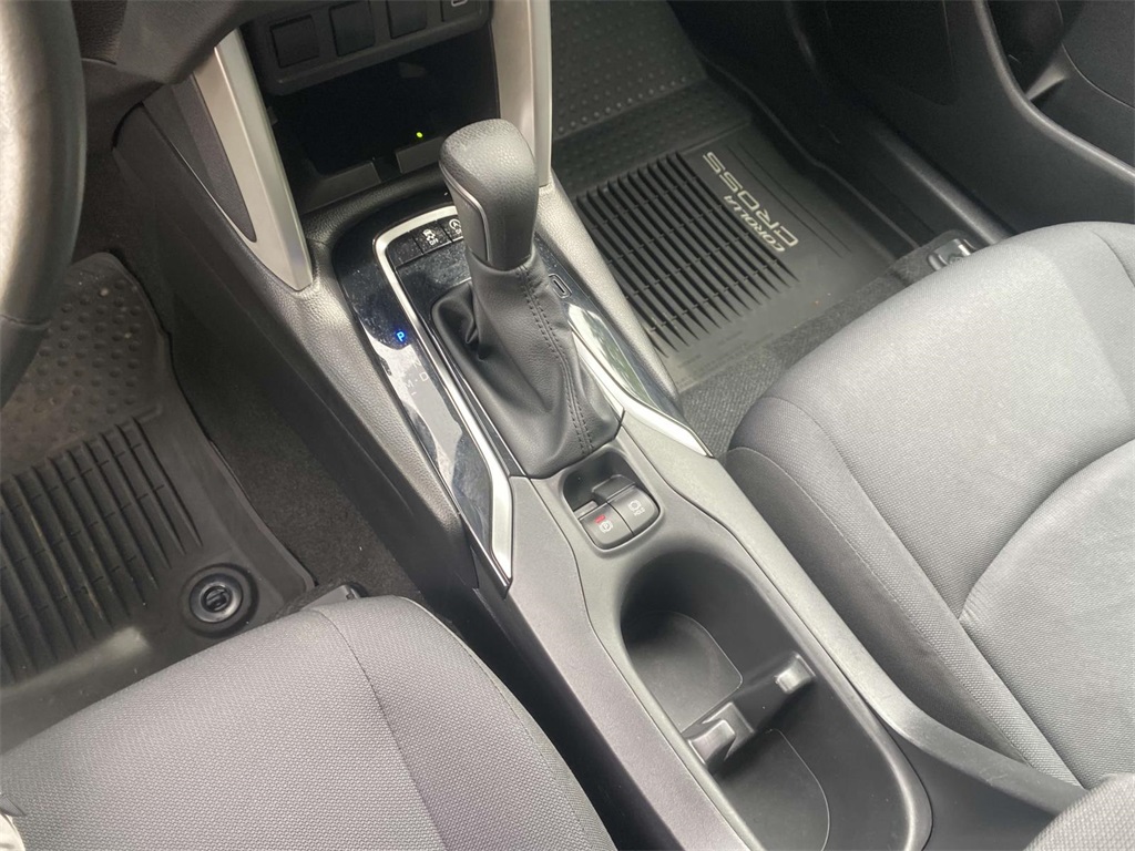 2024 Toyota Corolla Cross LE photo 17