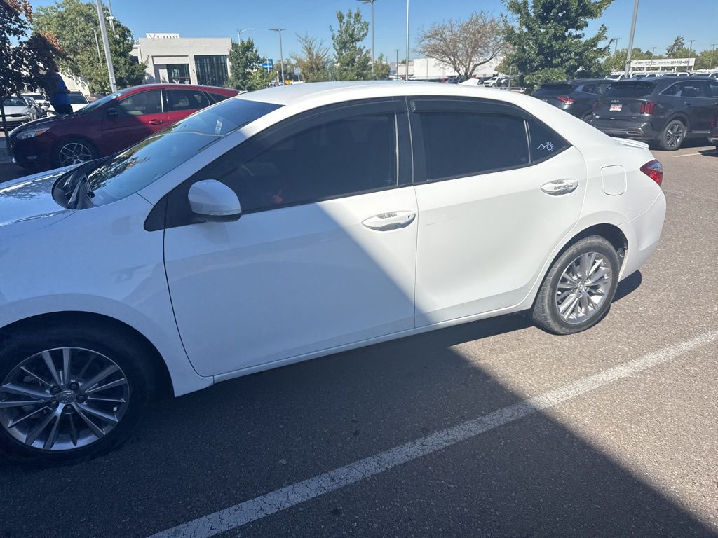 2015 Toyota Corolla LE photo 4