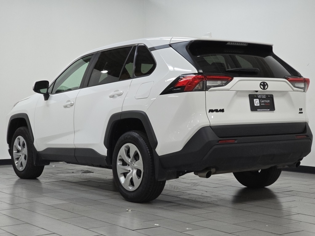 2022 Toyota RAV4 LE photo 14