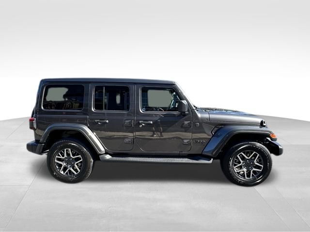 2025 Jeep Wrangler Sahara photo 3