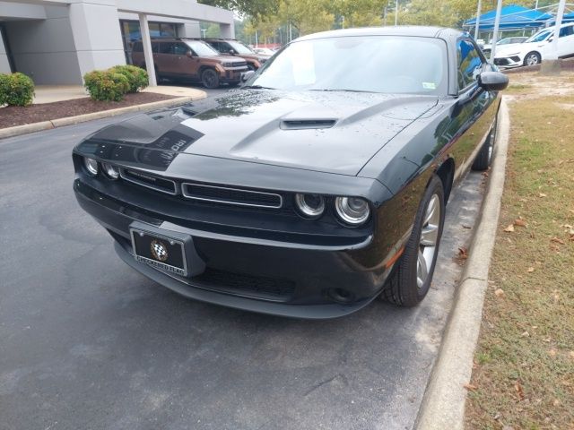 2021 Dodge Challenger SXT photo 3