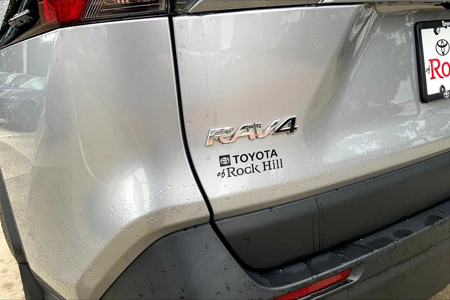 2024 Toyota RAV4 XLE photo 29