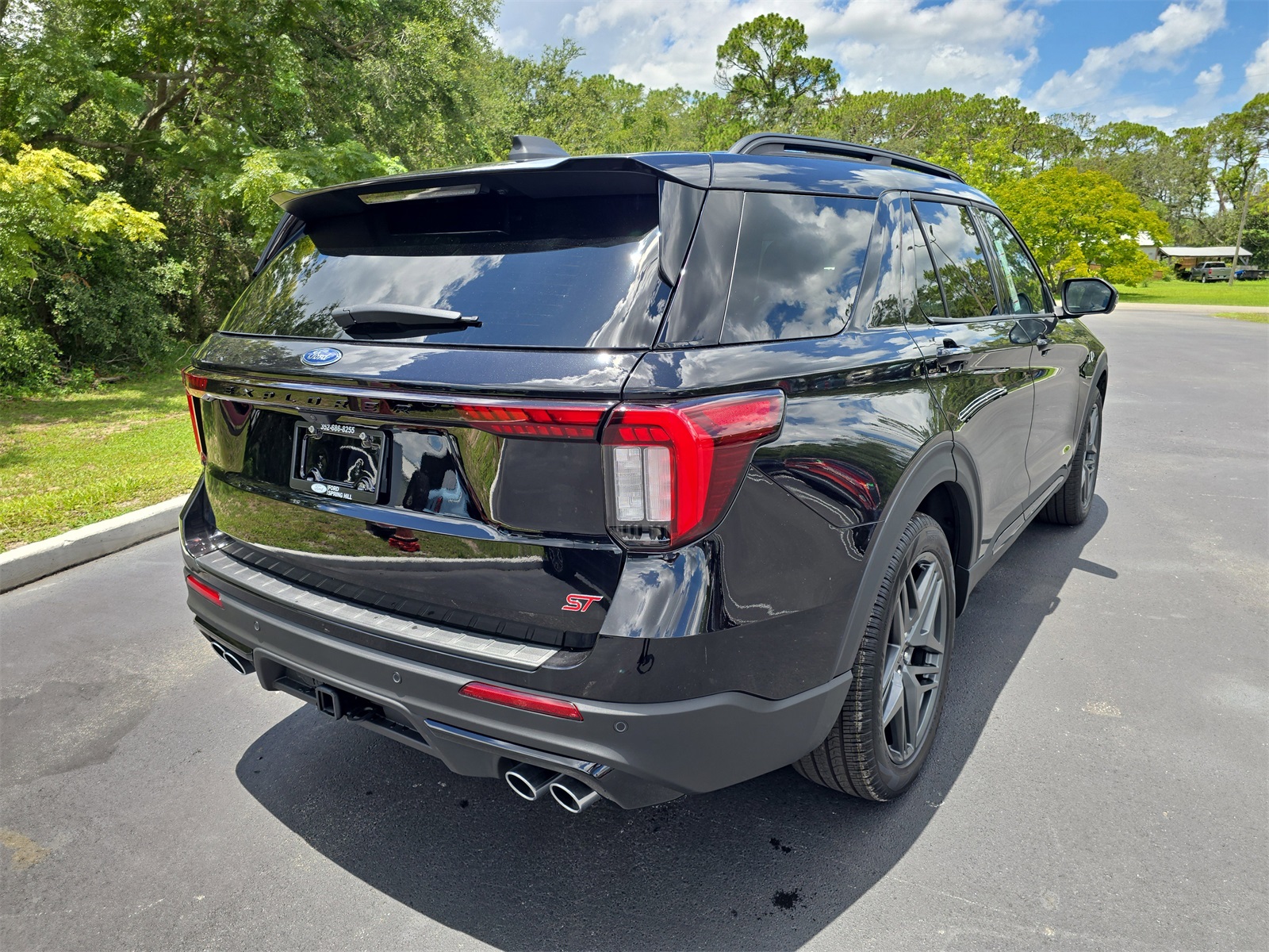 2025 Ford Explorer ST photo 4