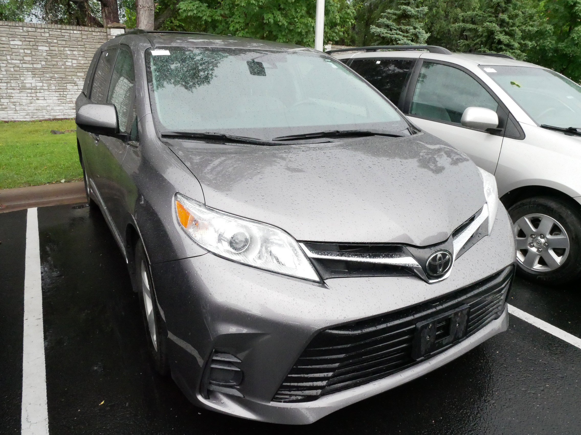 Used 2019 Toyota Sienna LE with VIN 5TDKZ3DC5KS018997 for sale in Brooklyn Center, Minnesota