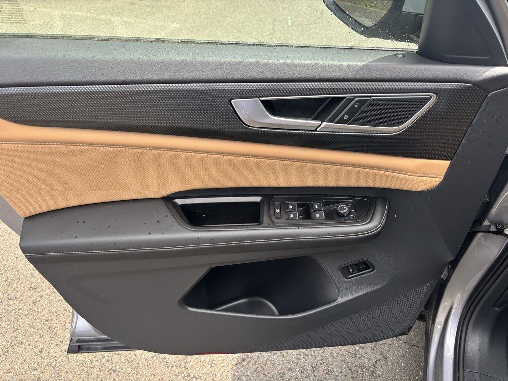 2024 Volkswagen Atlas Cross Sport SEL R-Line photo 9