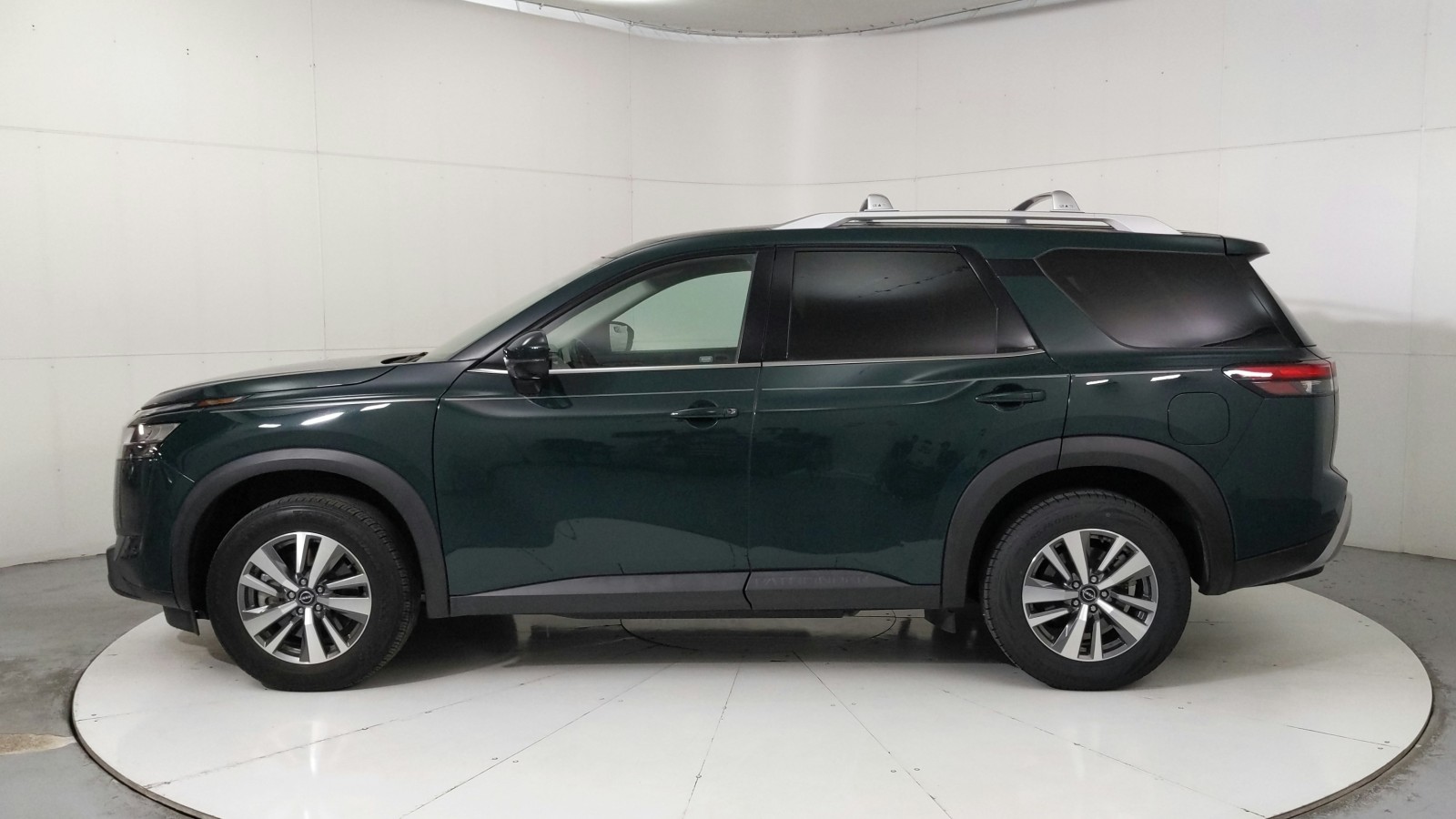 Used 2023 Obsidian Green Pearl Nissan SL image 2