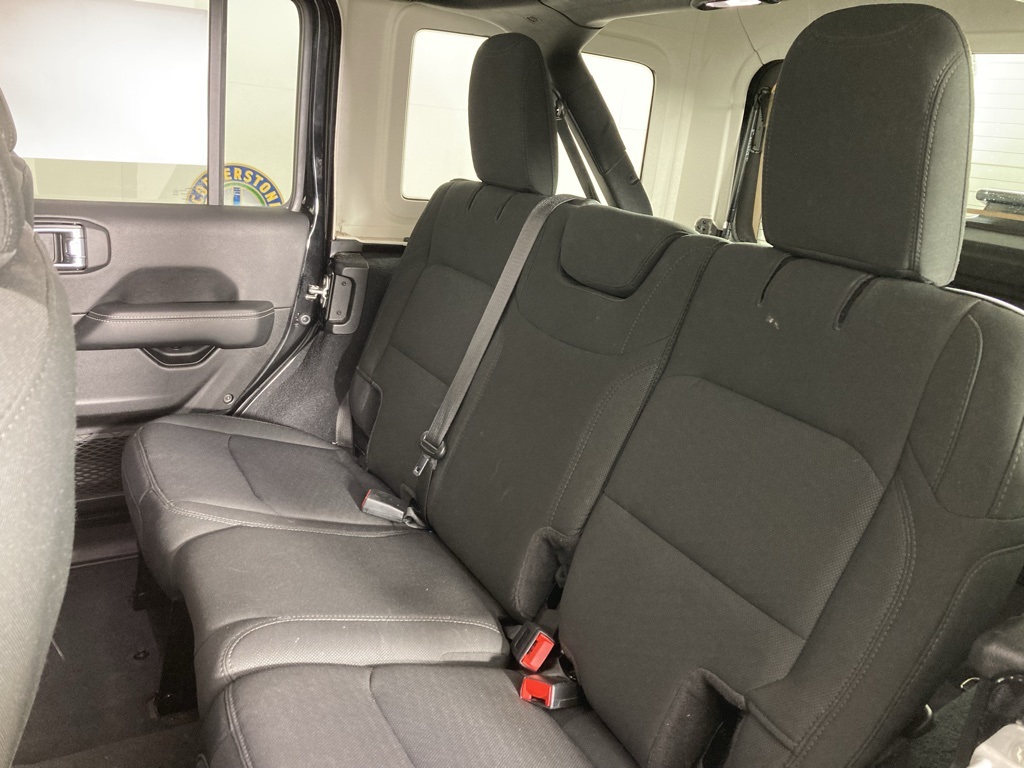 2023 Jeep Wrangler Sahara photo 13