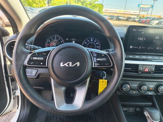 2022 Kia Forte LXS photo 17
