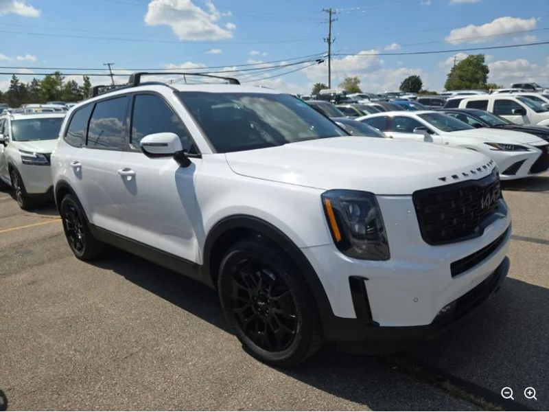 2022 Kia Telluride SX photo 3