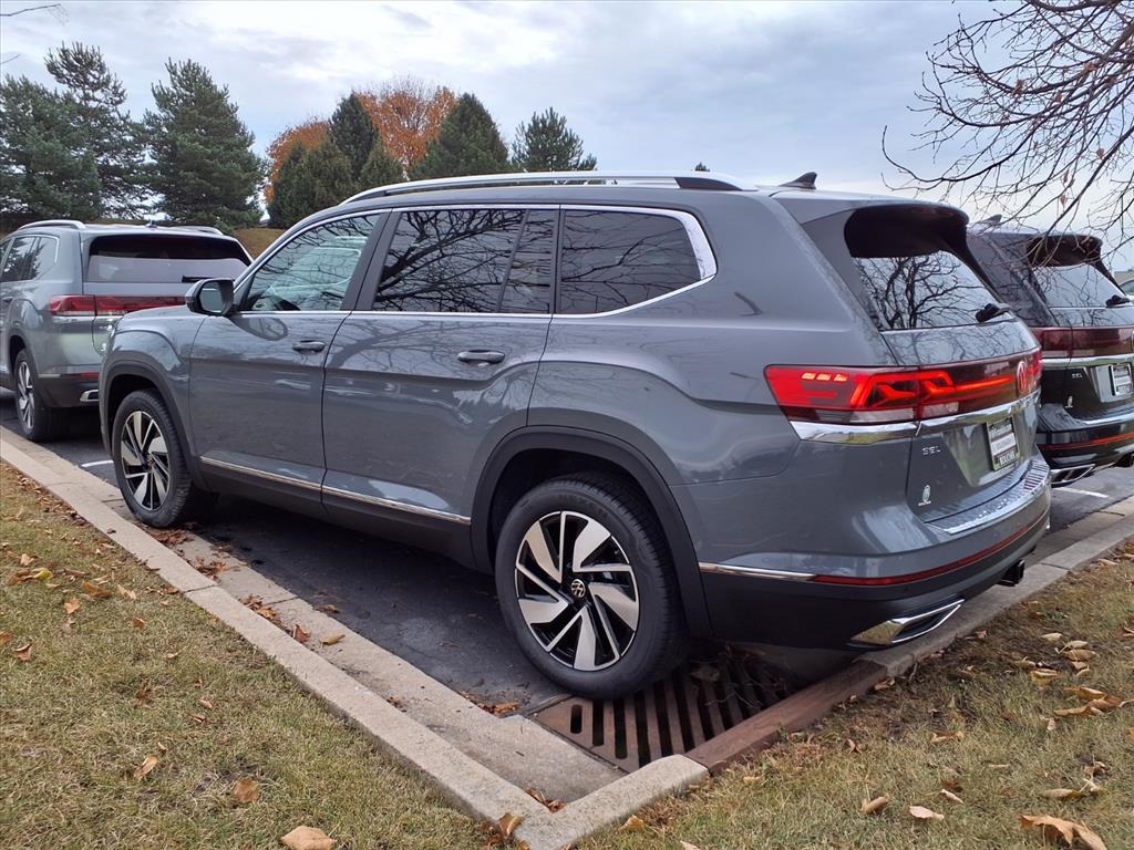 2026 Volkswagen Atlas SEL photo 3