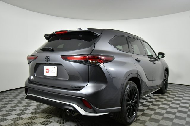 2024 Toyota Highlander LE photo 10