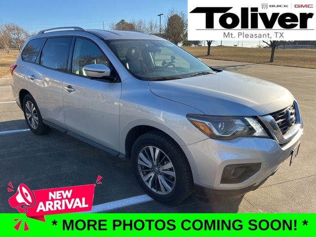 2020 Nissan Pathfinder SL's photo