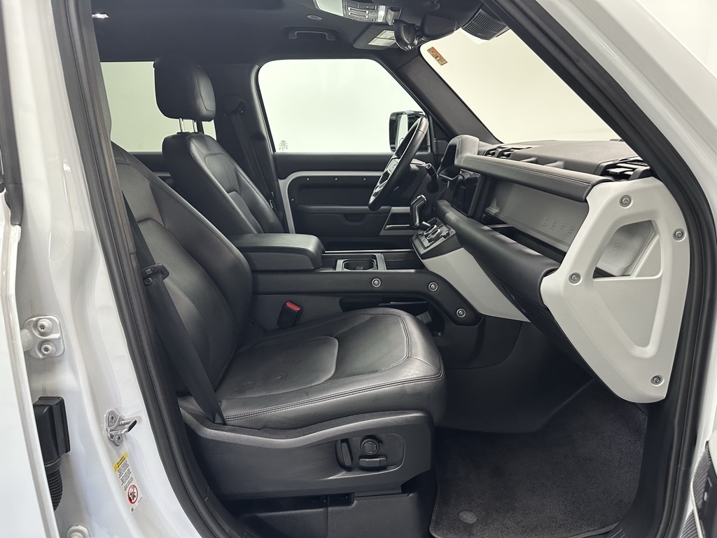 2024 Land Rover Defender 110 S photo 12