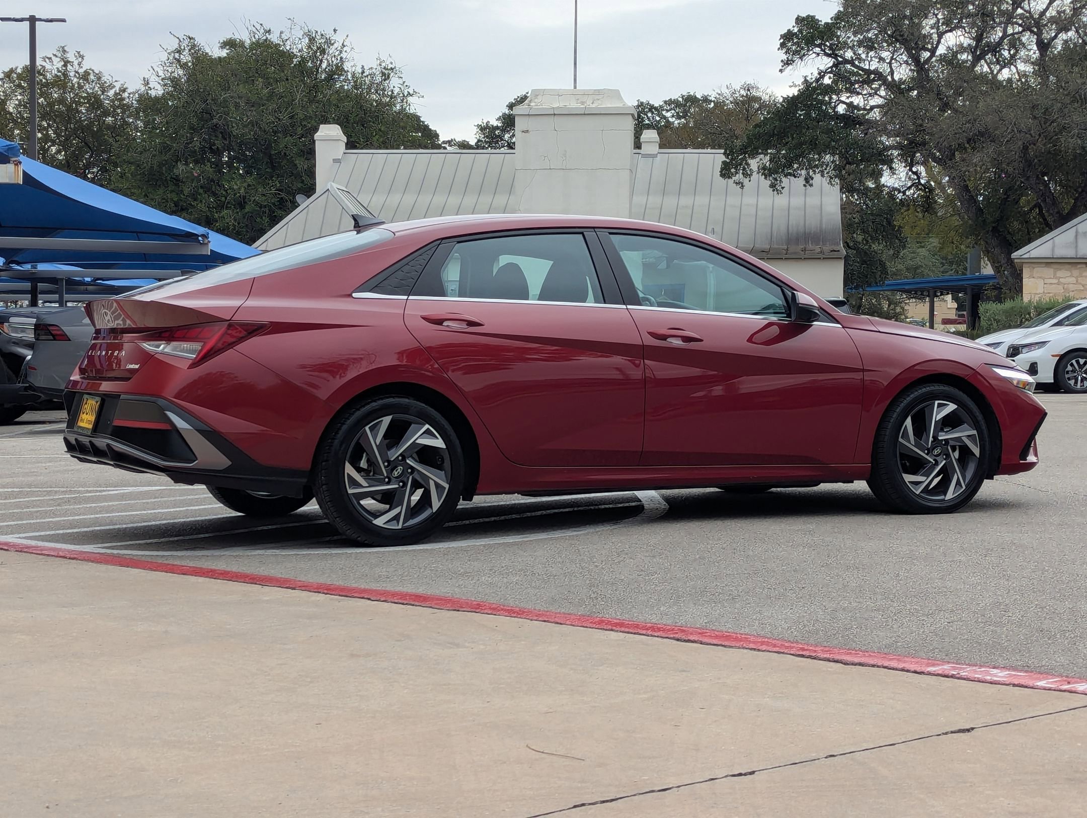 2024 Hyundai Elantra Limited photo 2