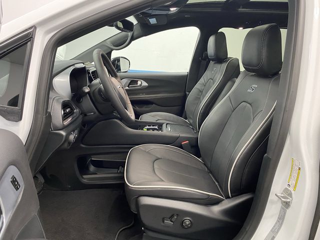 2026 Chrysler Pacifica Limited photo 3