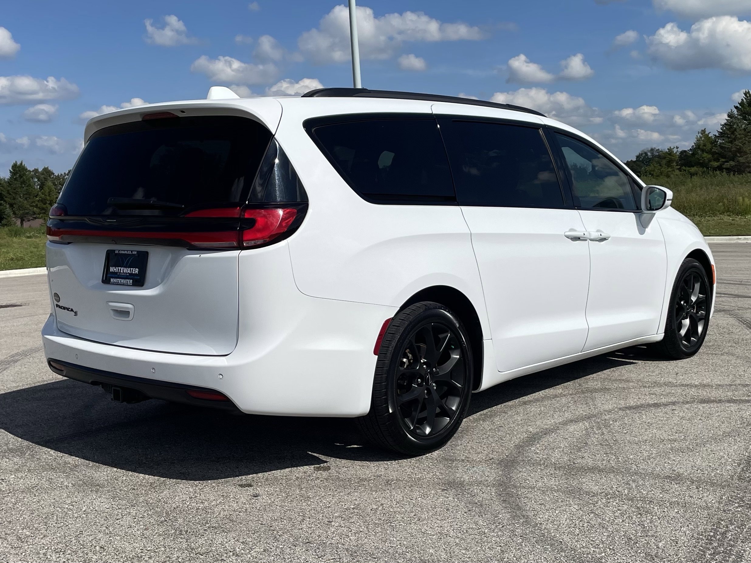 2021 Chrysler Pacifica Touring L photo 2