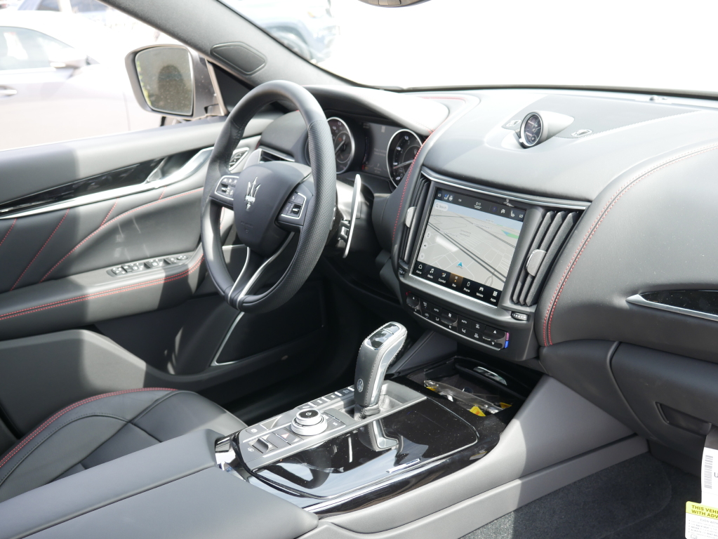 2024 Maserati Levante Modena photo 3