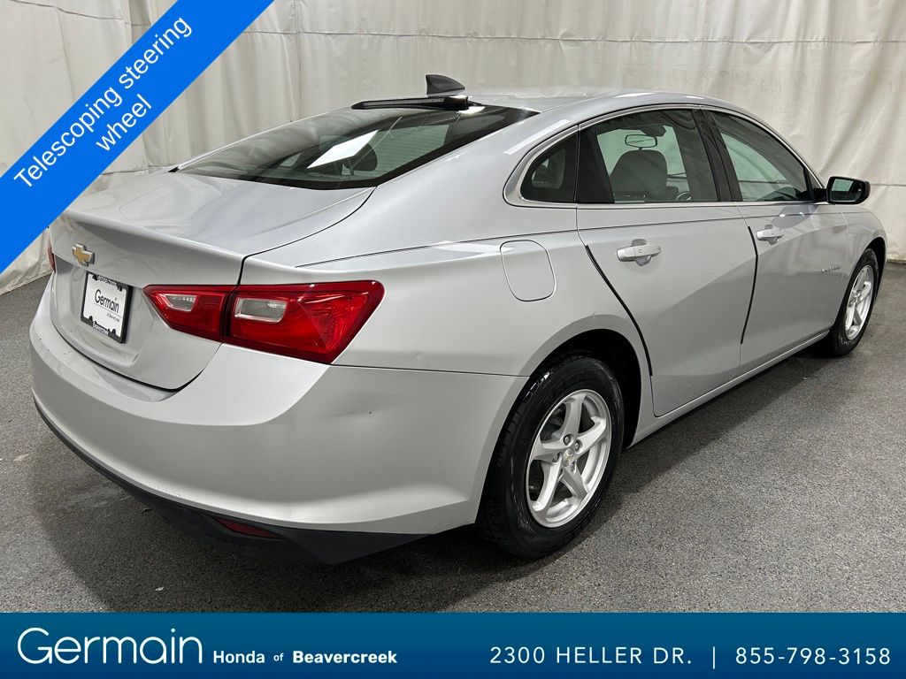2017 Chevrolet Malibu LS photo 4