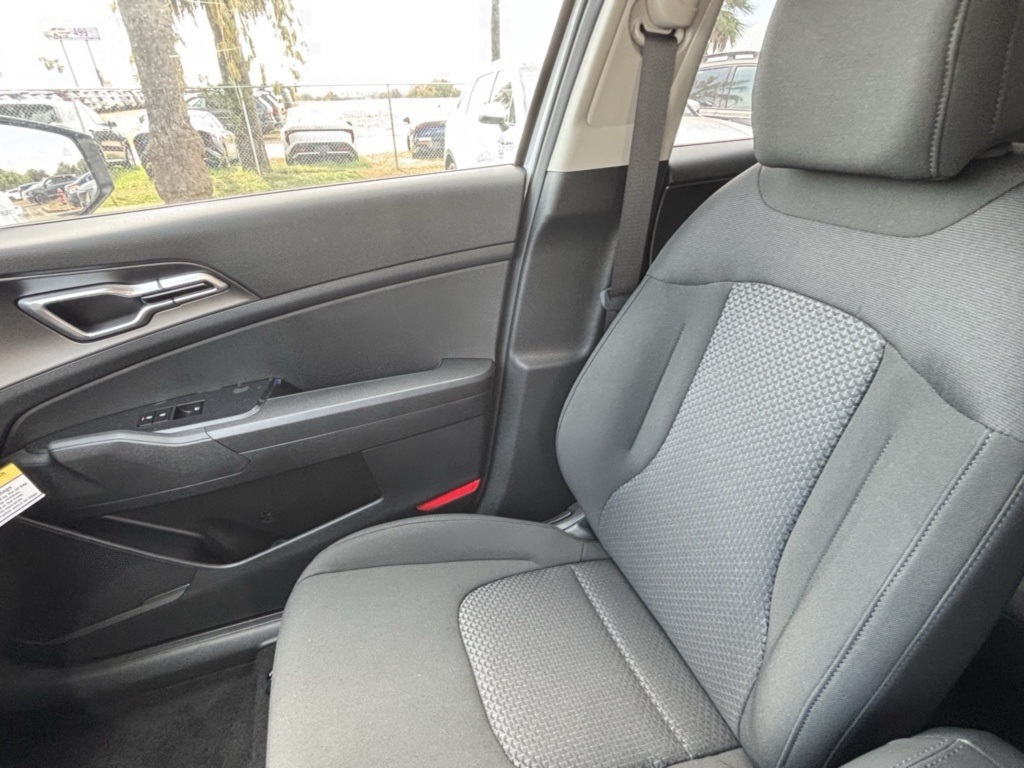 2026 Kia Sportage LX photo 13