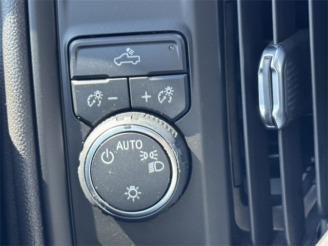 2023 Chevrolet Silverado 1500 Custom photo 25