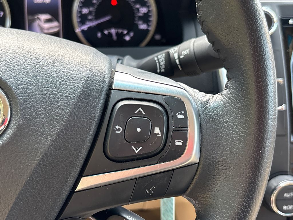 2016 Toyota Camry XLE photo 20