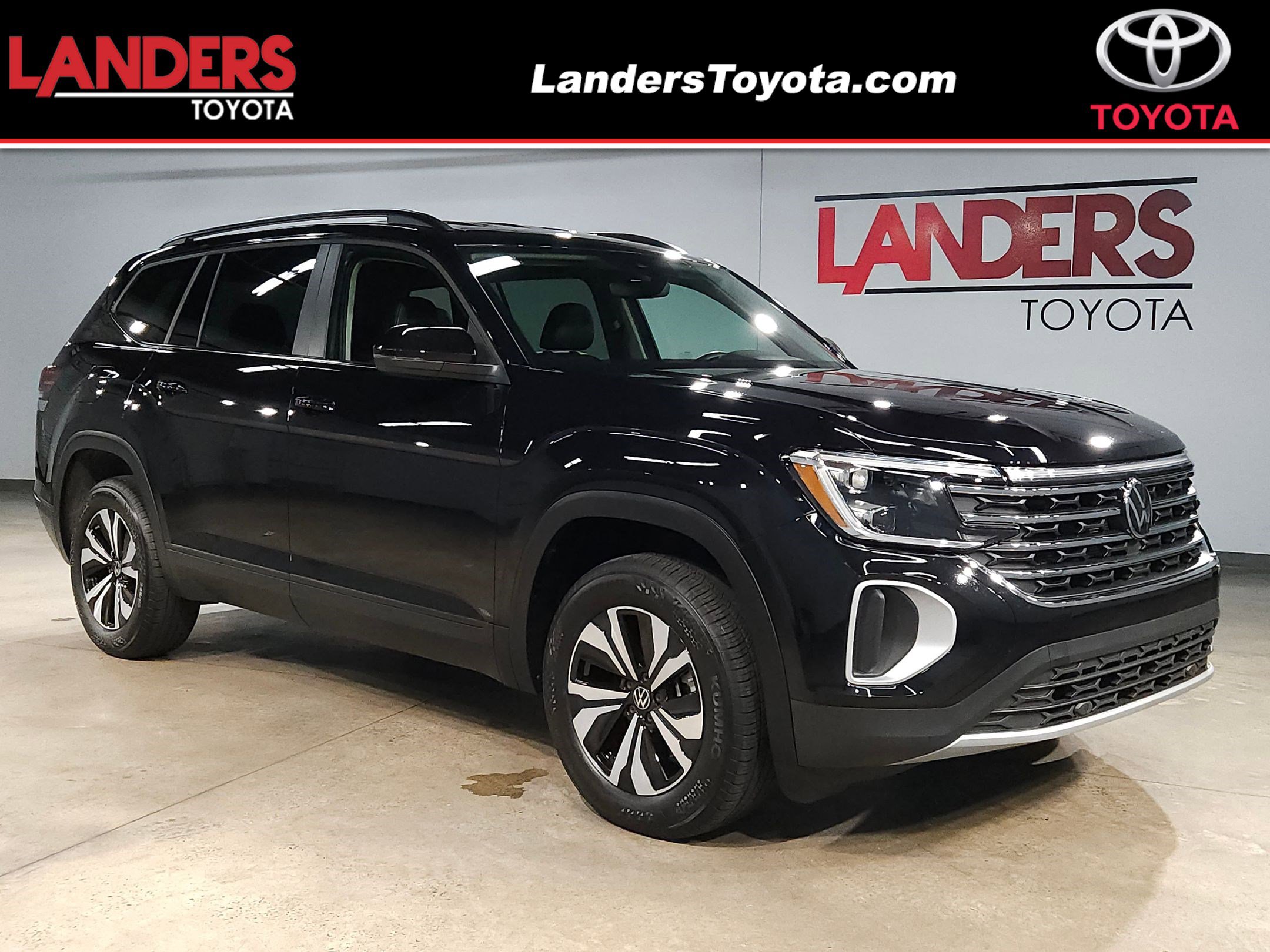 2024 Volkswagen Atlas SE's photo