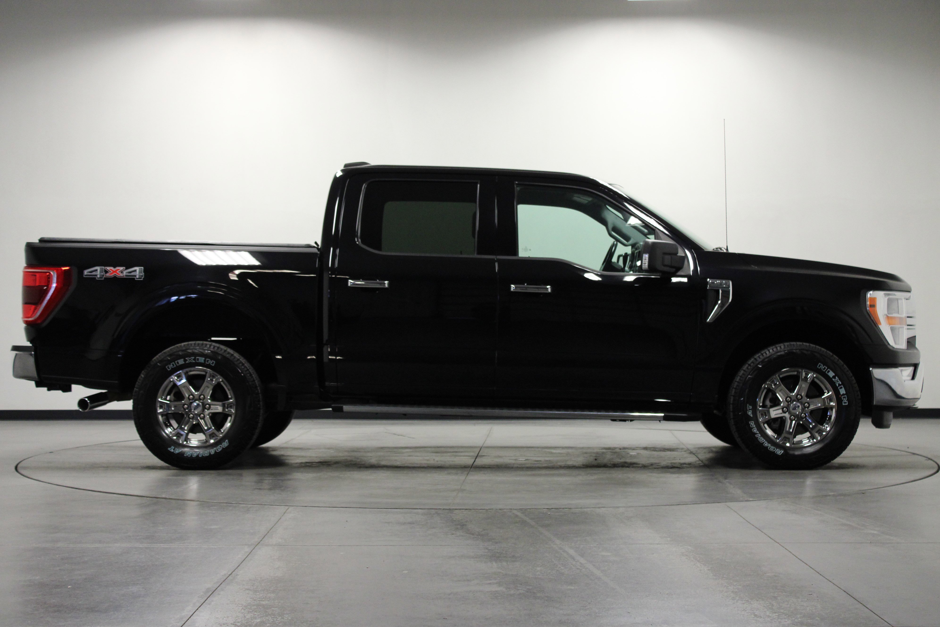 2021 Ford F-150 XLT photo 2