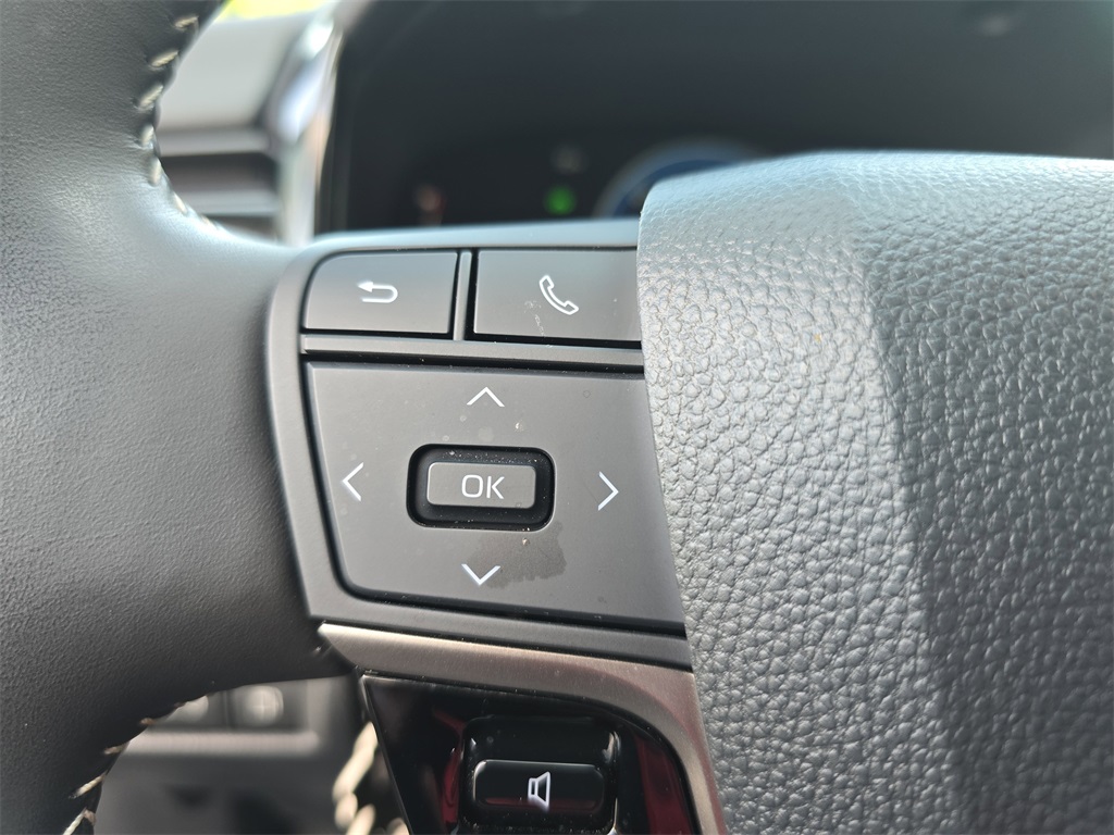 2025 Toyota Camry SE photo 14