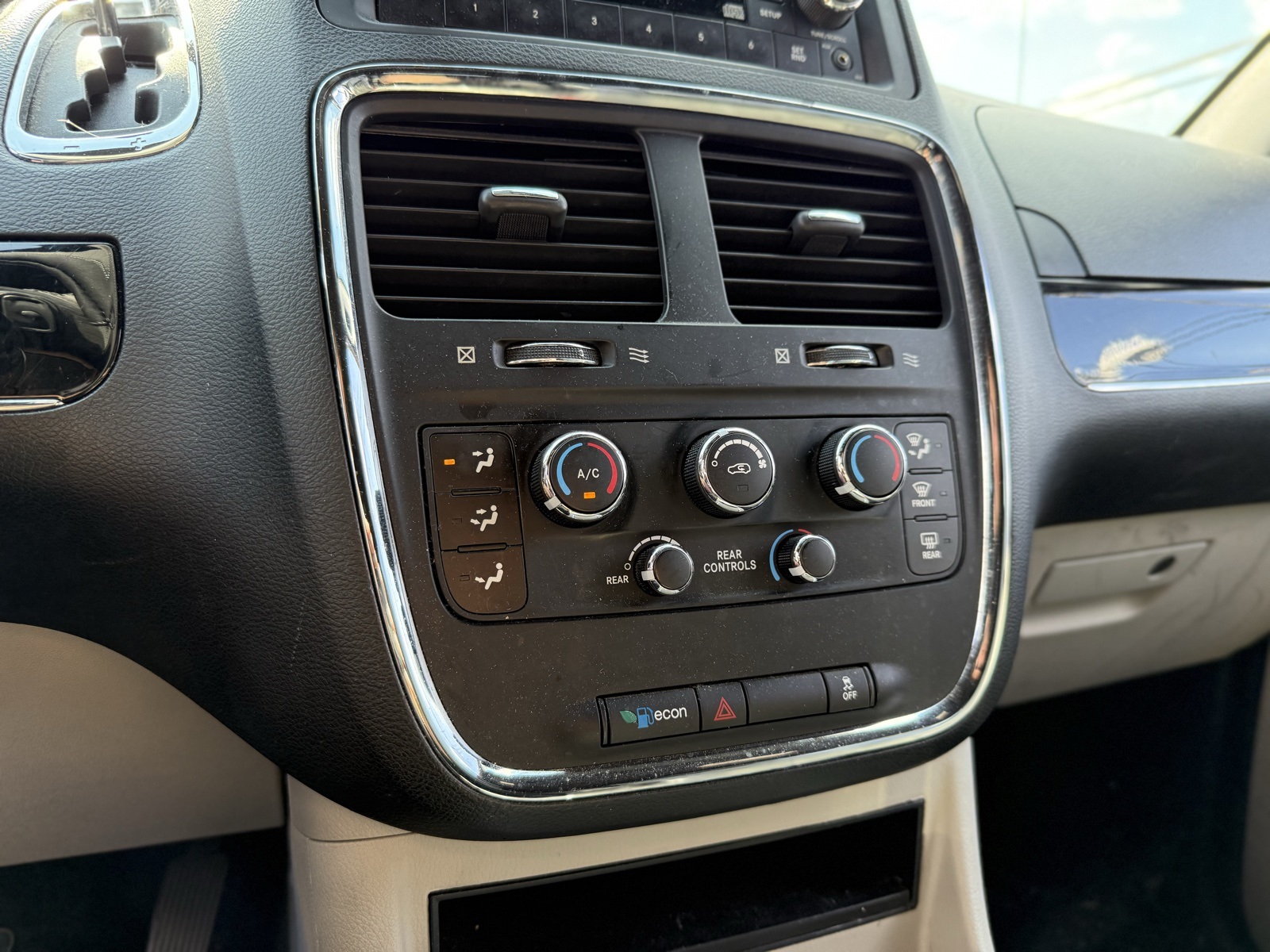2014 Dodge Grand Caravan SXT photo 14