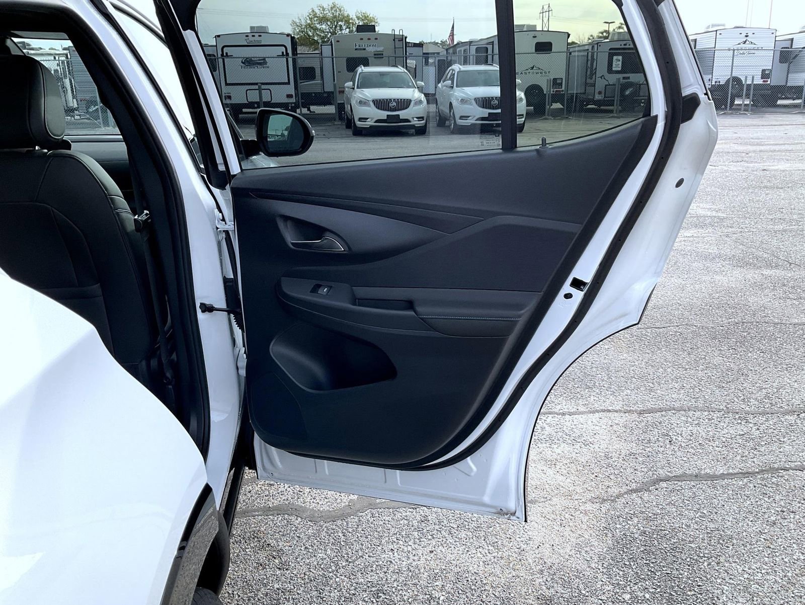 2025 Buick Envista ST photo 17