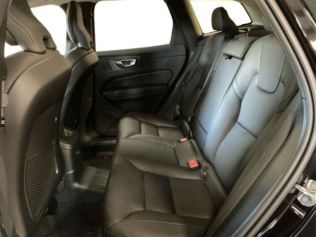 2025 Volvo XC60 Hybrid T8 Plus photo 10