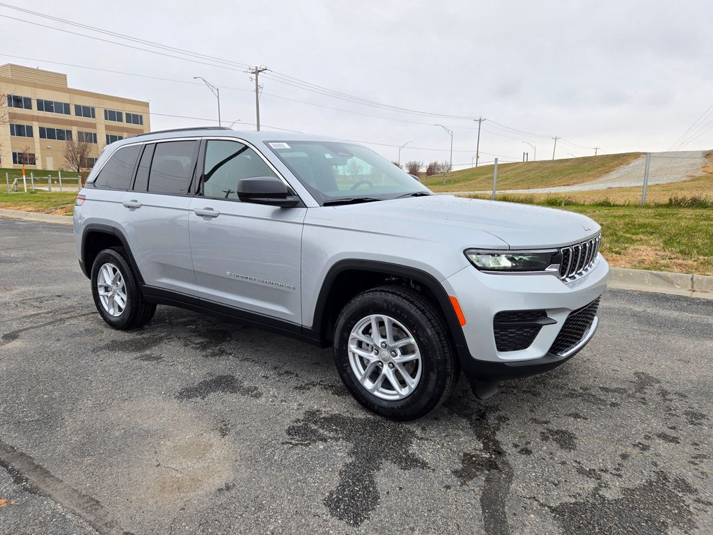 2025 Jeep Grand Cherokee Laredo's photo