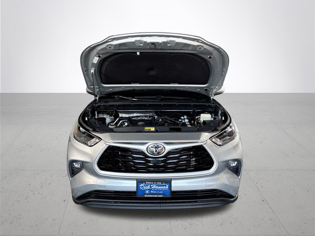 2024 Toyota Highlander LE photo 20